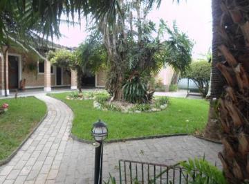 Casa de 6 quartos, Caraguatatuba · Casa a Venda Com 03 Lotes de Terreno Com Vista Para o Mar, no Indaiá Imperdivel!