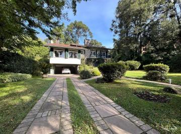 4c9a76da-8303-44da-b77b-4206c73342bc · Casa À Venda - No Planalto