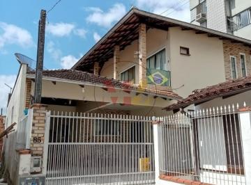 2024/04/c7c8fee4e08fdfe98ad0873d2bdbcec3.jpg · Casa - Centro