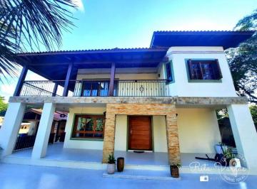 Casa · 300m² · 5 Quartos · 7 Vagas · Casa Espetacular 5 Dormitórios, Sendo 3 Suítes, Piscina E Campo Futebol