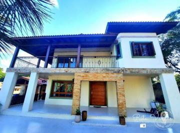 Casa · 300m² · 5 Quartos · 7 Vagas · Casa Espetacular 5 Dormitórios, Sendo 3 Suítes, Piscina E Campo Futebol