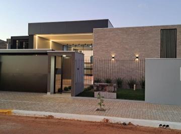 Casa · 204m² · 3 Quartos · 2 Vagas · Casa No Bairro Mont Serrat Em Sorriso - Mt