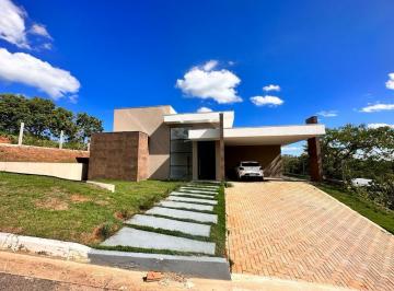 Casa · 200m² · 4 Quartos · 4 Vagas · Casa de 4 Quartos a Venda No Condomínio Mont Ville.