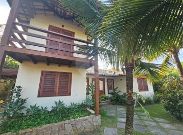 Área de Serviço · Casa Com 4 Suítes, Piscina Privativa E Ampla Área Gourmet.