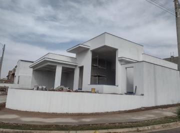 Casa · 180m² · 3 Quartos · 4 Vagas · Casa Térrea Com 180 m² de Construção. Casa Em Condomínio