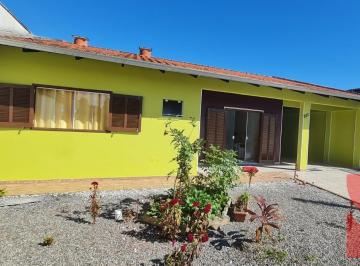 2024/08/b1b3d429d70a7c05132a6c6d79f94f5c.jpg · Ótima Casa Com 03 Dormitórios Na Barra Do Saí - Apenas 350 m Do Mar.
