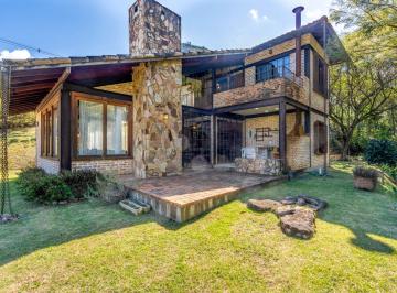 Casa · 160m² · 2 Quartos · 4 Vagas · Casa Com 2 Quartos Em Condomínio Em Araras, Petrópolis.