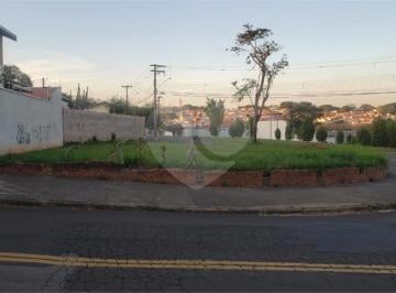 Área de Serviço · Terreno Plano No Bairro Santa Rosa