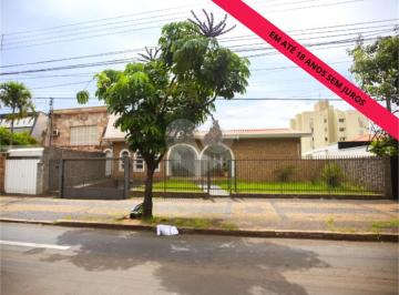 Área de Serviço · Excelente Casa À Venda Na Av Independência Próximo a Santa Casa, Com 5 Dormitórios, 3 Suítes