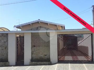 Área de Serviço · Excelente Casa À Venda Com 3 Quartos Com Armários, Quintal Com Edícula, Churrasqueira, 6 Vagas