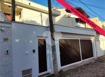 Área de Serviço · Casa Centro 4 Dormitórios, Sendo Duas Suítes.