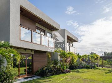 Casa · 126m² · 4 Quartos · 2 Vagas · Exclusividade E Conforto: Casa de Alto Padrão a Poucos Passos Da Praia