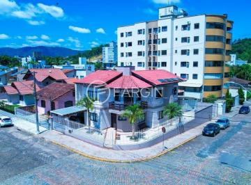 Casa · 256m² · 3 Quartos · 3 Vagas · Espetacular Casa Mobiliada E Com Piscina Bairro Dos Estados Em Indaial - Sc