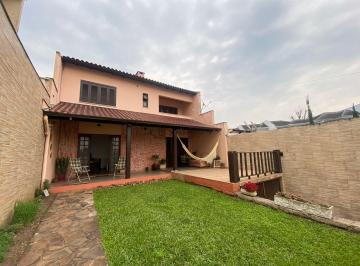 Casa · 181m² · 4 Quartos · 3 Vagas · Alvenaria de 4 Dormitórios Com Suíte Próximo Ao Centro!