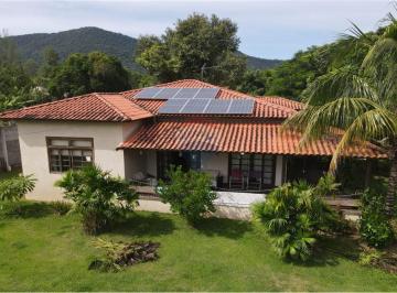 Rural · 283m² · 3 Quartos · 5 Vagas · Casa Com Três Dormitórios Com Banheiro No Condado.