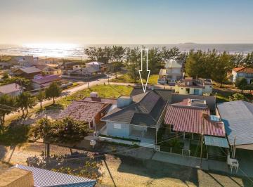 Casa · 220m² · 4 Quartos · 4 Vagas · Casa a Venda a 100 (Cem) m Do Mar, Porteira Fechada! Localizada Na Praia de Itapirubá Norte, Em