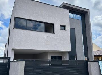 Casa · 132m² · 3 Quartos · Sobrado de Alto Padrão Com 3 Suítes