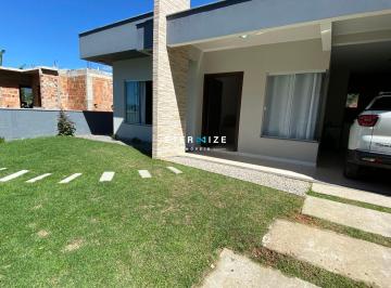 Casa · 106m² · 2 Quartos · 1 Vaga · Casa Com 02 Dormitórios Em Rua Tranquila No Bairro Fazenda Da Armação Em Gov. Celso Ramos - Sc
