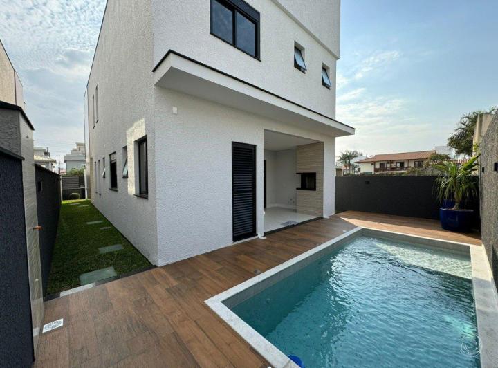 Casa Residencial Com 233,74 m² Em Ingleses Do Rio Vermelho