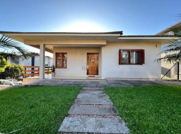 Casa · 210m² · 5 Quartos · 3 Vagas · Casa À Venda, 5 Quartos, 1 Suíte, 3 Vagas, Triângulo - Carlos Barbosa/rs