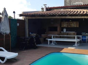 Casa · 207m² · 3 Quartos · 2 Vagas · Oportunidade Incrível Em Esquina! Casa Ampla Com Espaço de Lazer Completo Para Quem Valoriza Confort