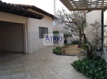 Casa · 265m² · 4 Quartos · 4 Vagas · Casa Padrão Bairro Jardim Karaiba.