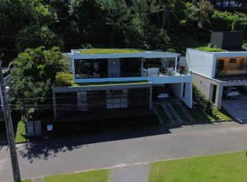 Casa · 205m² · 3 Quartos · 2 Vagas · Casa À Venda Em Morrinhos Garopaba Sc