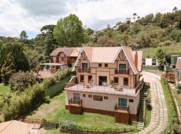 Comercial · 5m² · 8 Quartos · 10 Vagas · Pousada de Alto Padrão