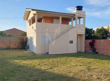 Casa · 98m² · 1 Quarto · 1 Vaga · Ótima Casa de Alvenaria, de Dois Pavimentos Próximo Ao Trevo Sul de Itapiruba, Imbituba/sc