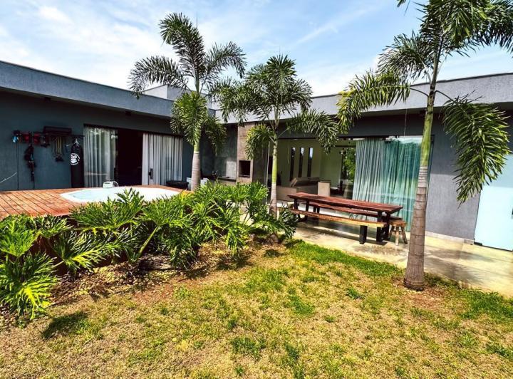 Casa de Alto Padrão Em Condomínio Vale Do Luar Com Portaria 24 Horas.