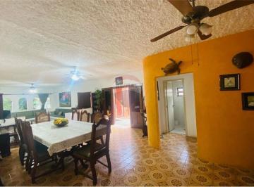 Casa · 187m² · 3 Quartos · Casa Bem Próxima a Praia Do Tombo.