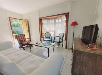 Casa · 168m² · 4 Quartos · 4 Vagas · "Encantadora Casa Com 4 Quartos E 1 Suíte Em Um Bairro Tranquilo"
