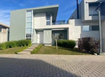 Casa · 560m² · 3 Quartos · 5 Vagas · Excelente Casa No Condomínio Le Parc! 03 Dormitórios, Sendo 01 Suíte.