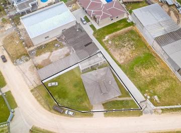 Área de Serviço · Terreno 737 m² - Umbará