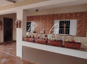 Casa · 217m² · 3 Quartos · 2 Vagas · Casa 3 Quartos E Edícula R$800.000no Centro - Águas de São Pedro/sp