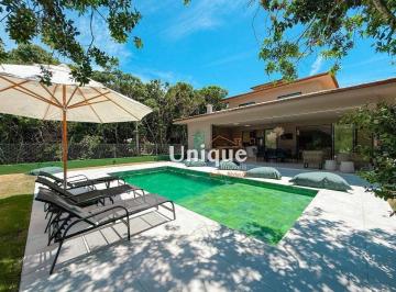 5aaf311b4d5f7d498c31213139d3c525.jpg · Casa Com 5 Quartos À Venda, 330 m² por R$4.300.000