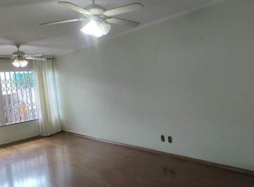 Casa · 218m² · 3 Quartos · 4 Vagas · Sobrado À Venda 3 Quartos 1 Suíte 4 Vagas Bastos - Santo André - Sp