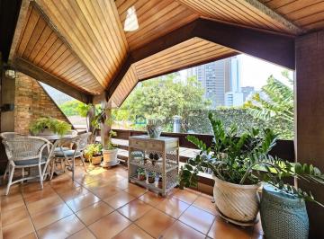Casa · 550m² · 3 Quartos · 4 Vagas · Casa Com Piscina À Venda Em Moema Com 3 Suítes E 4 Vagas de Garagem.