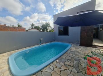 Foto 01 · Imóvel Em Alvenaria, Com Piscina E Churrasqueira No Baln. Cambiju, Medindo Aprox. 75,00 m², Terreno D