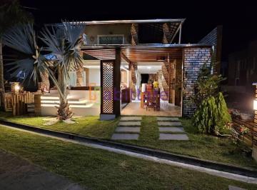 Casa · 360m² · 4 Quartos · 3 Vagas · Imoveis - Em Barreirinha