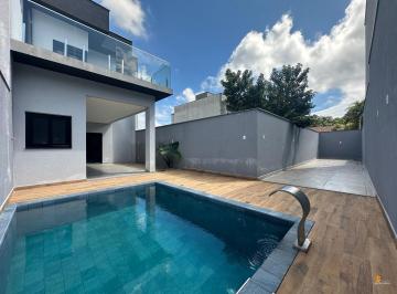 Foto 01 · Sobrado Geminado À Venda No Bairro América | 3 Suítes, Piscina, Closet E Alto Padrão