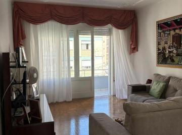Apartamento · 124m² · 4 Quartos · 2 Vagas · Apartamento Antigo, Espaçoso E Ensolarado.