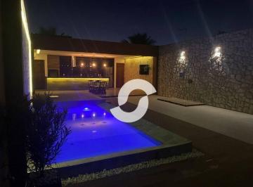 Casa · 300m² · 3 Quartos · 2 Vagas · Casa Em Centro, Maricá/rj de 300 m² 3 Quartos À Venda por R$650.000