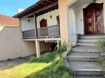 Casa · 435m² · 3 Quartos · 2 Vagas · Casa Disponível Para Venda No Bairro Centro Em Uberlândia - Mg
