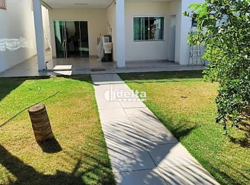 Casa · 220m² · 3 Quartos · 4 Vagas · Casa Residencial Disponível Para Venda No Bairro Brasil Em Uberlândia - Mg