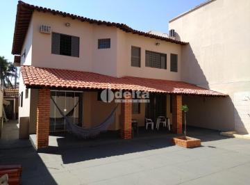 Casa · 230m² · 4 Quartos · 4 Vagas · Casa Com 4 Quartos Sendo 3 Suítes Disponível Para Venda No Bairro Vigilato Pereira Em Uberlândia - Mg