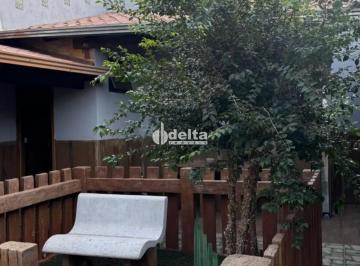 Casa · 375m² · 5 Quartos · 3 Vagas · Casa Com 4 Quartos Sendo 1 Suíte Disponível Para Venda No Bairro Morada Colina Em Uberlândia - Mg.
