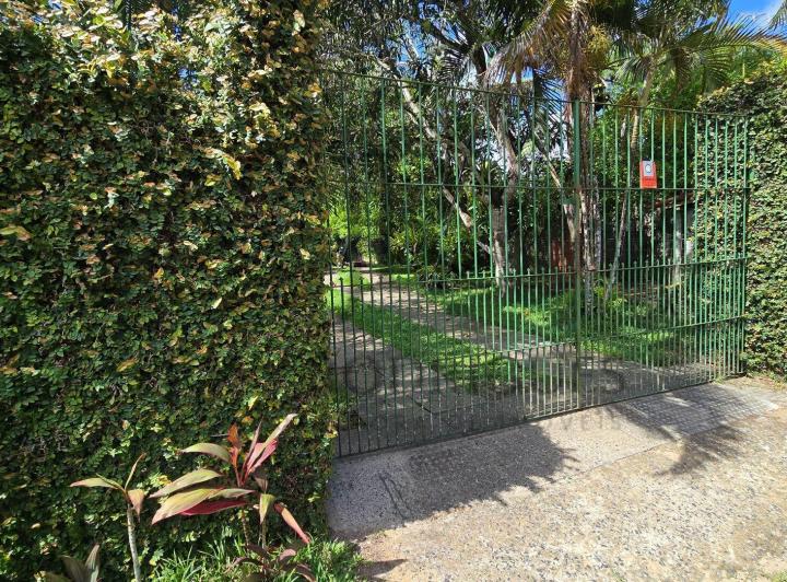 Espaçosa Casa Com Terreno de 1.900 m² Em Aldeia