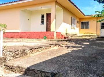 Casa · 267m² · 3 Quartos · Casa Em Abraão, Florianópolis/sc de 0 m² 3 Quartos À Venda por R$920.000