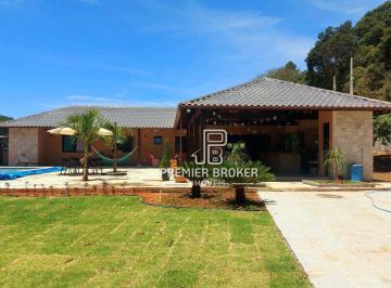 Casa · 260m² · 3 Quartos · Casa Em Pessegueiros, Teresópolis/rj de 260 m² 3 Quartos À Venda por R$1.000.000